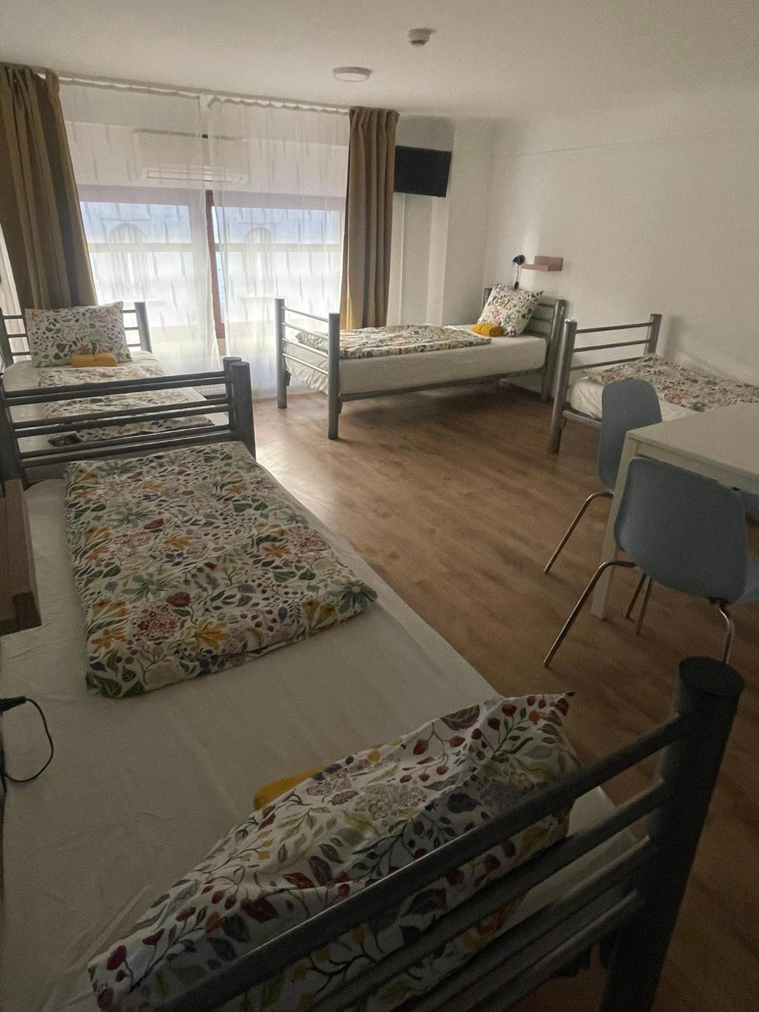 Center Hostel And Guest House Budapest Bagian luar foto