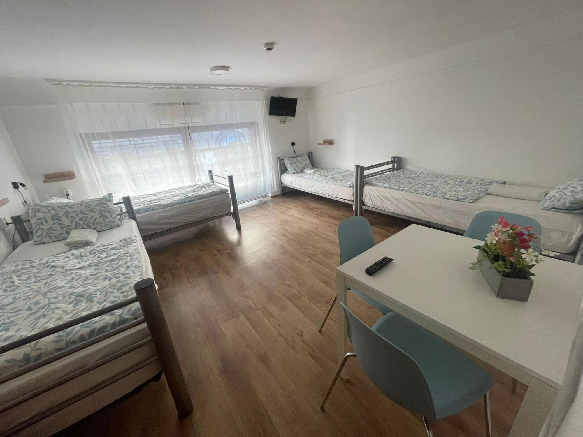 Center Hostel And Guest House Budapest Bagian luar foto