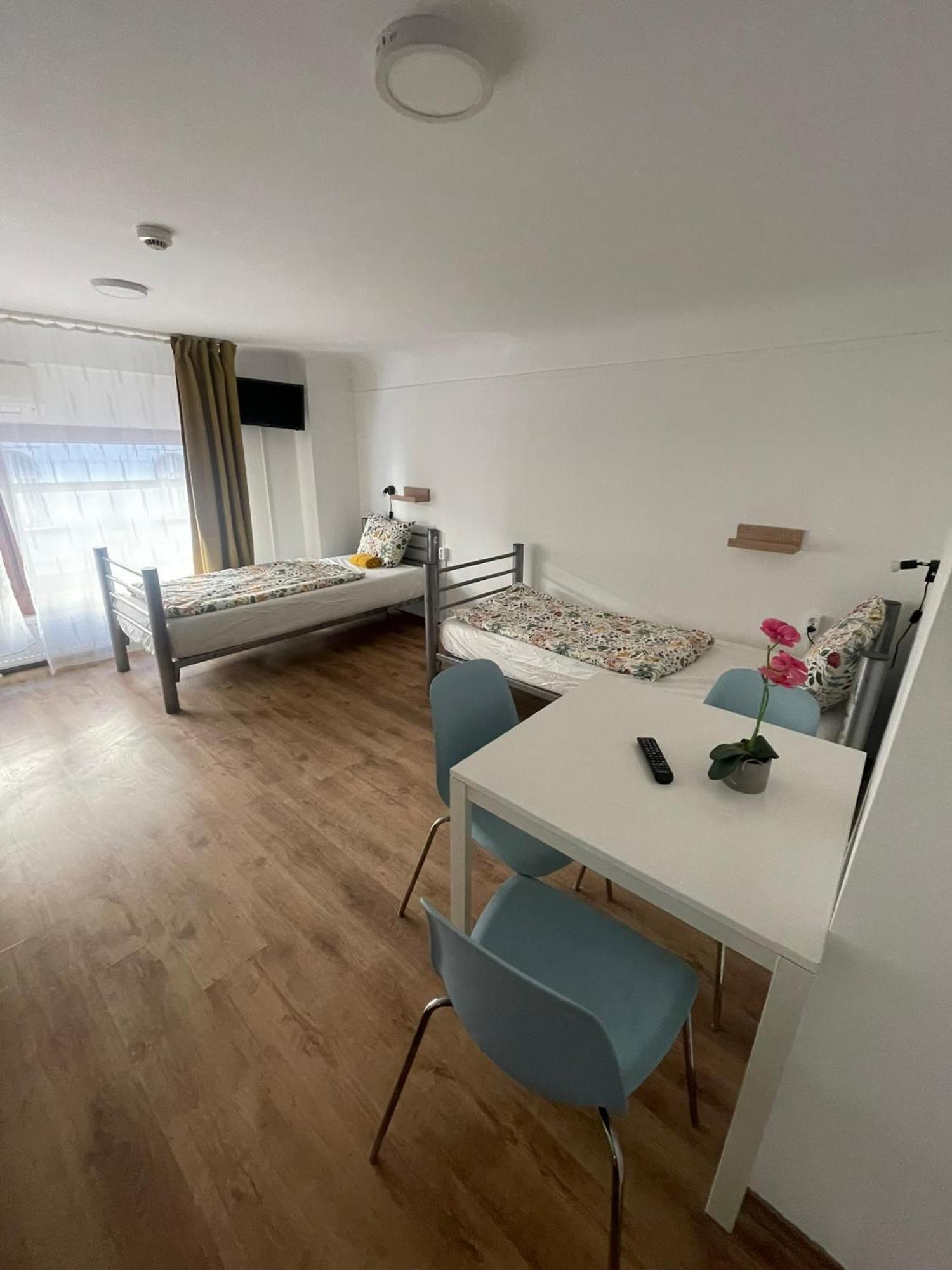 Center Hostel And Guest House Budapest Bagian luar foto