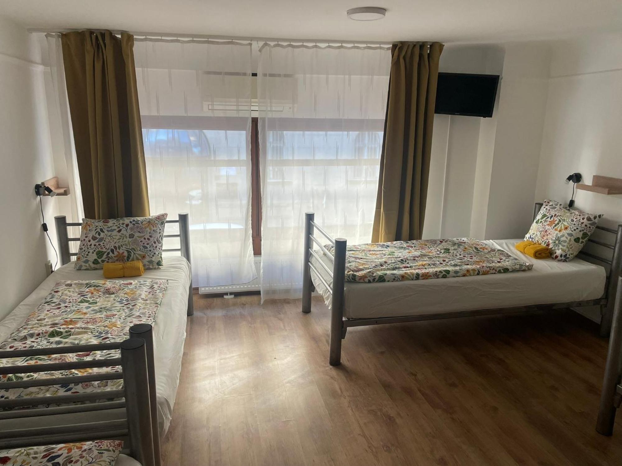 Center Hostel And Guest House Budapest Bagian luar foto