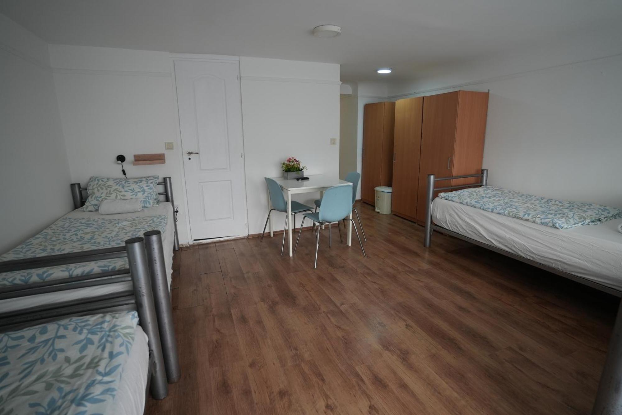 Center Hostel And Guest House Budapest Bagian luar foto