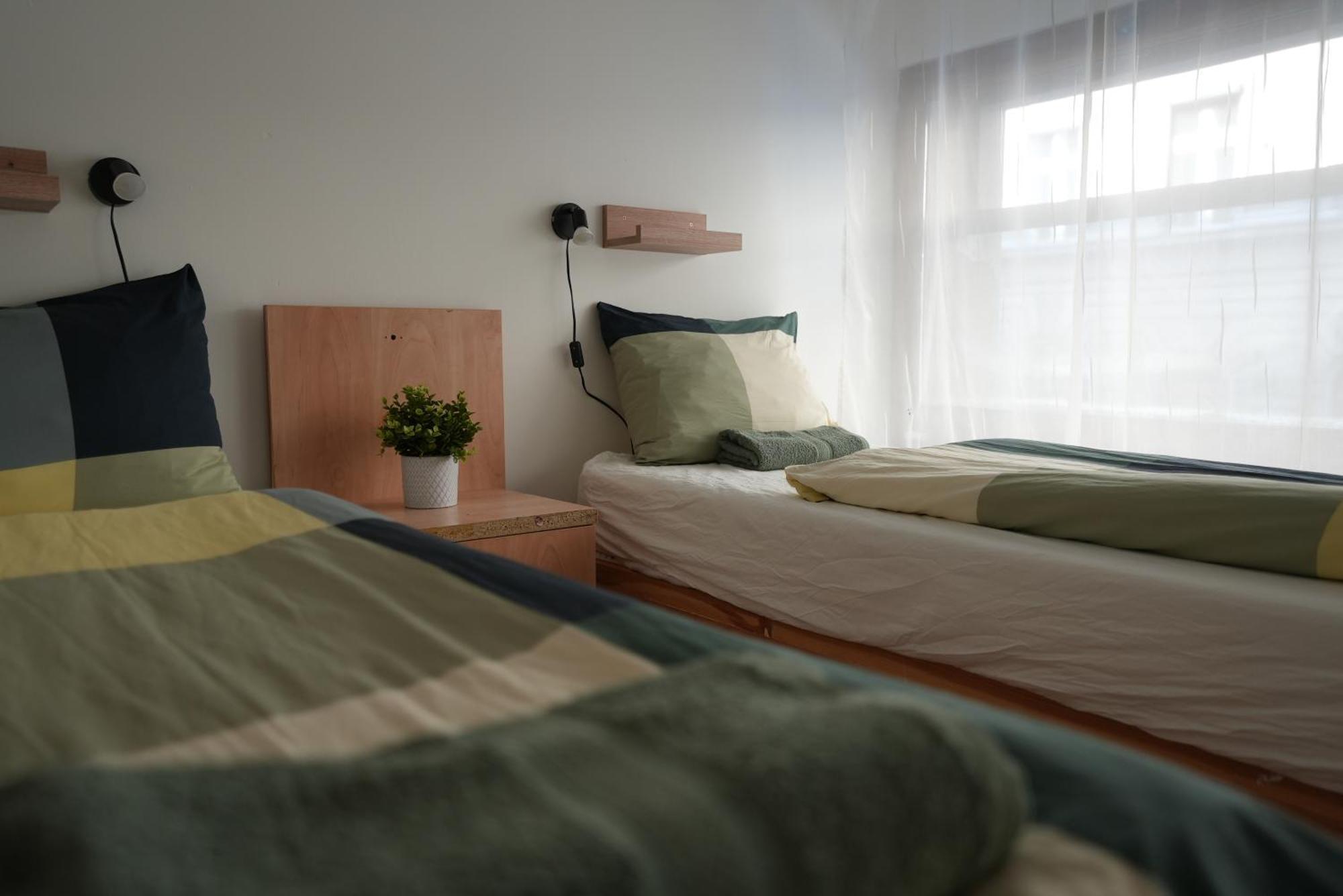 Center Hostel And Guest House Budapest Bagian luar foto