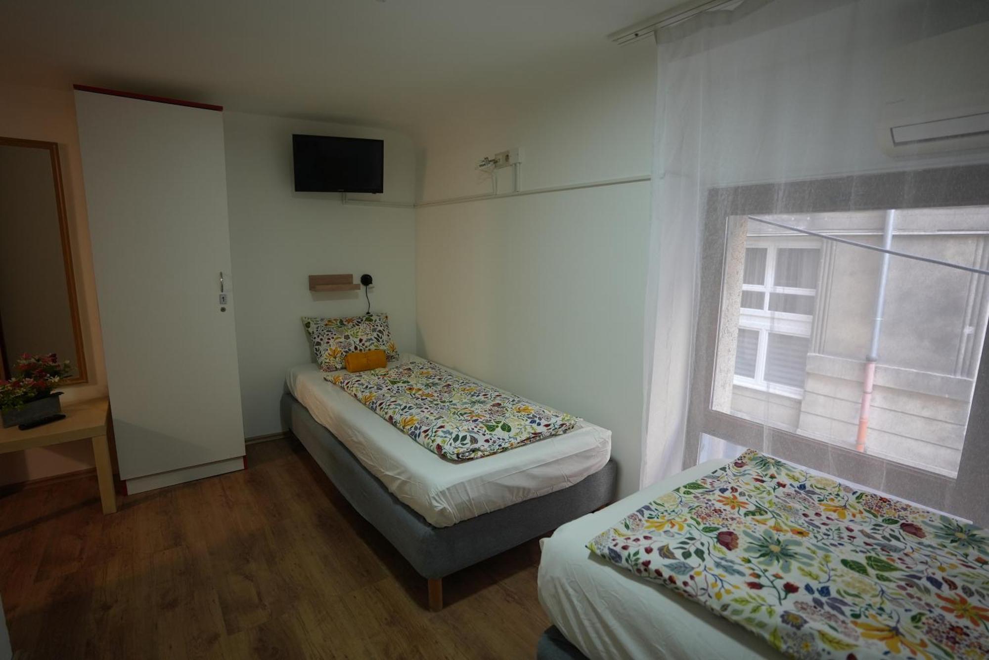 Center Hostel And Guest House Budapest Bagian luar foto
